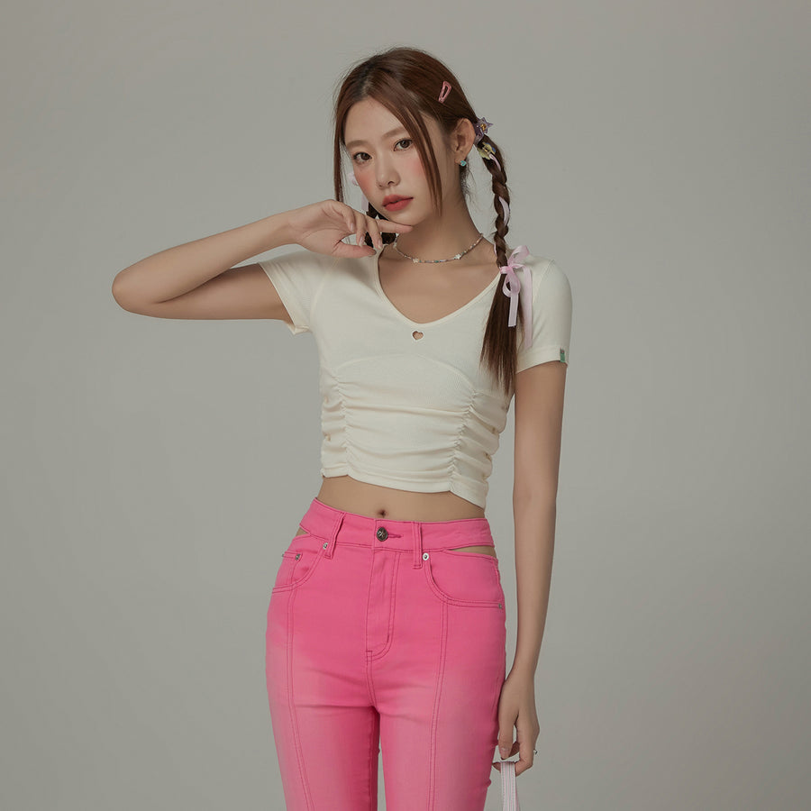 CHUU Color V-Neck Heart Keyhole Shirring Crop T-Shirt