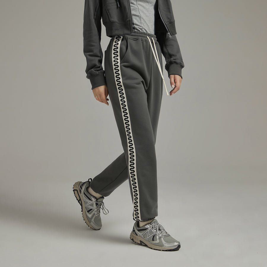 CHUU Two Toned Squiggly Line Jogger Pants