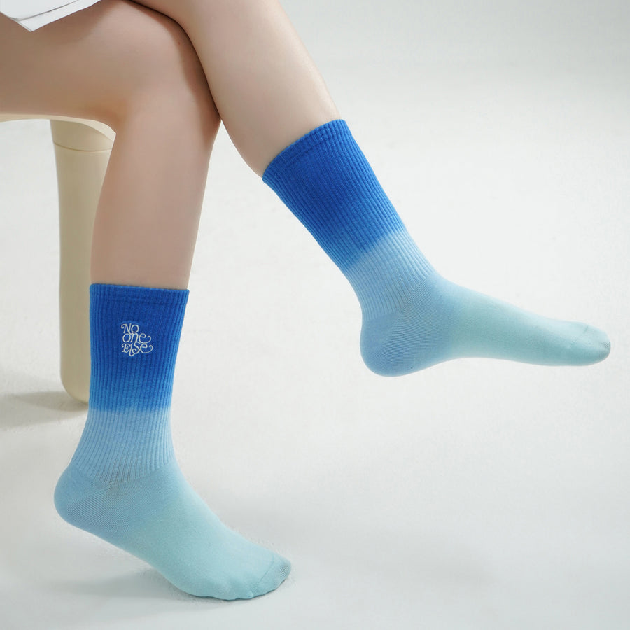 CHUU Sky Gradient High Socks