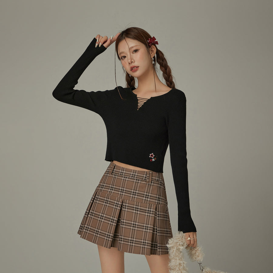 CHUU Embroidered Crop Knit Top