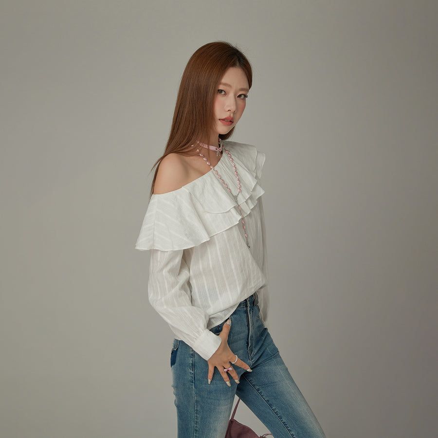 CHUU Frill Big Collar Blouse