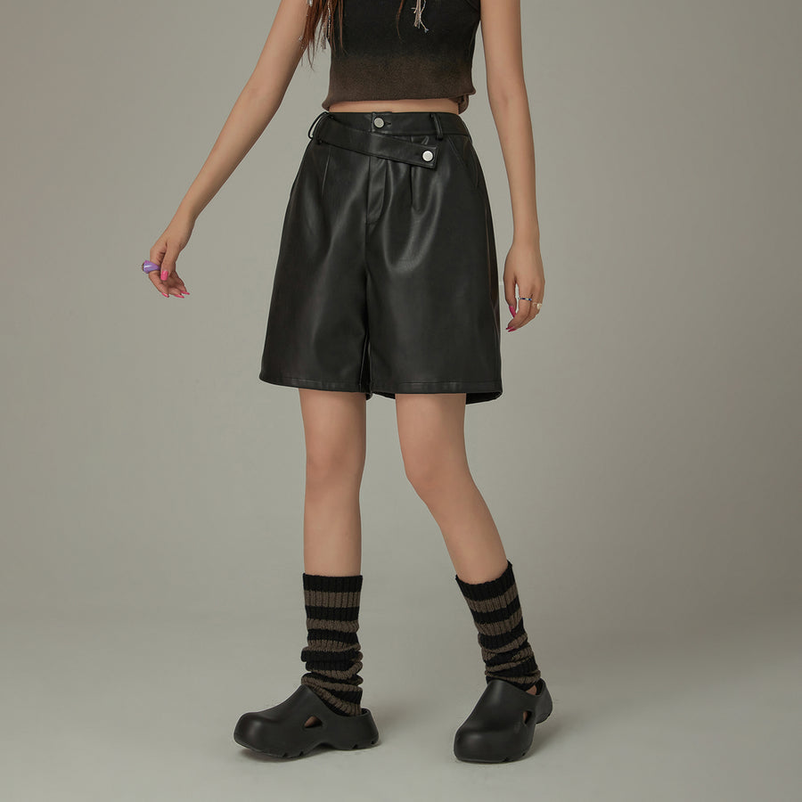 CHUU Pintuck Leather Shorts