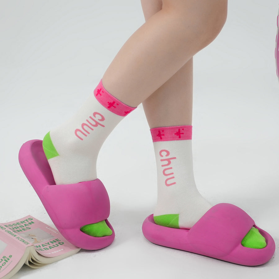 CHUU Chuu Lettering Line-Colored High Socks
