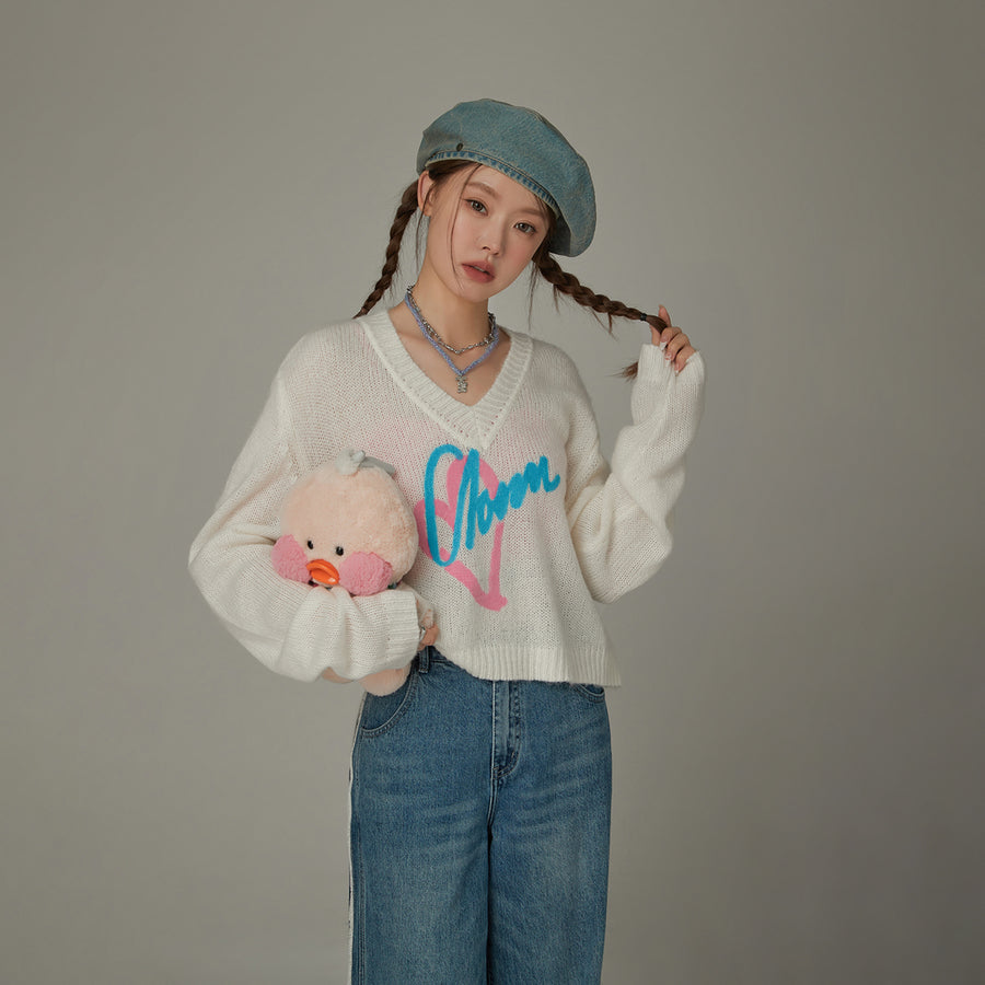 CHUU Logo Heart V-Neck Knit Sweater