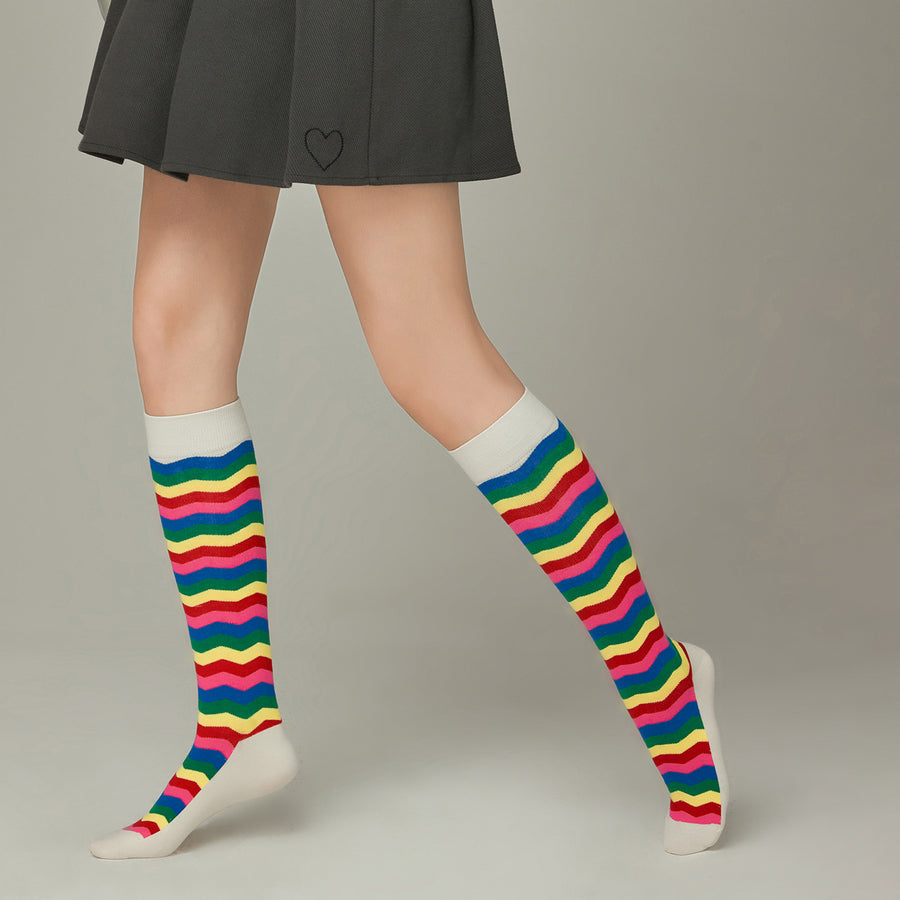 CHUU Rainbow Wave Knee Socks