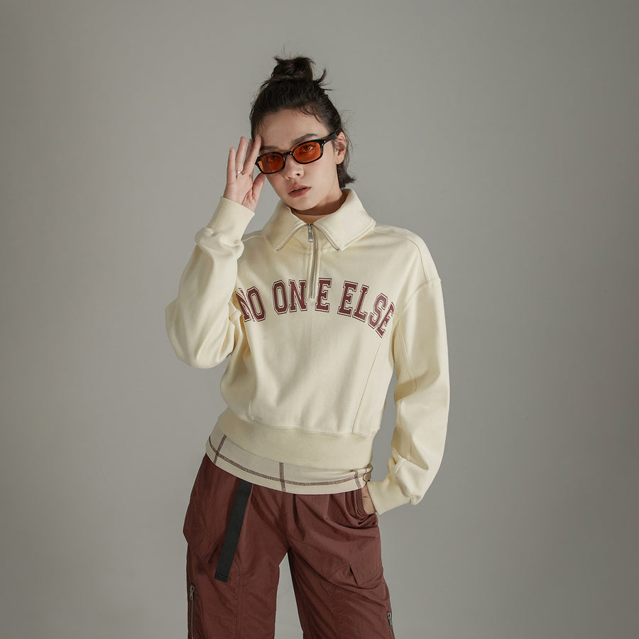 CHUU Logo Half Zip-Up High Neck Sweatshirt