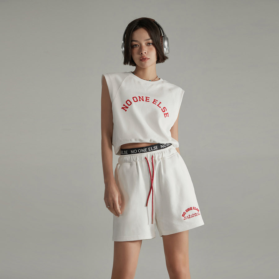 CHUU Noe Logo Cropped Sleeveless Sweatshirt