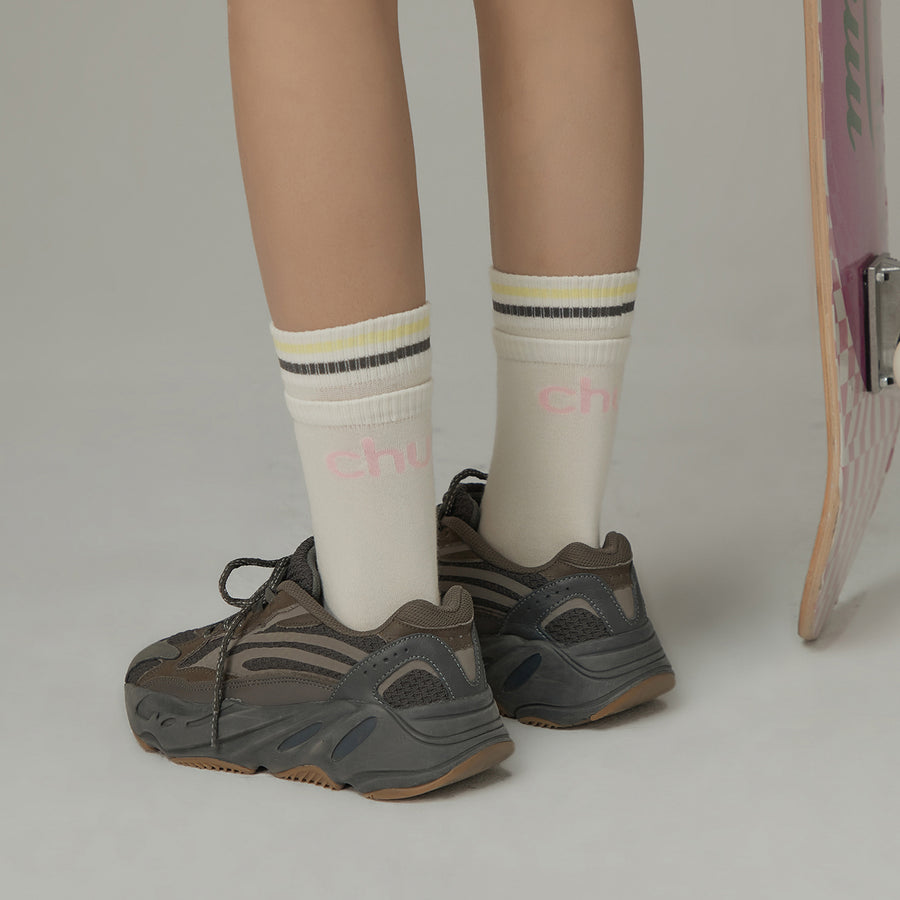 CHUU Simple Lettering High Socks