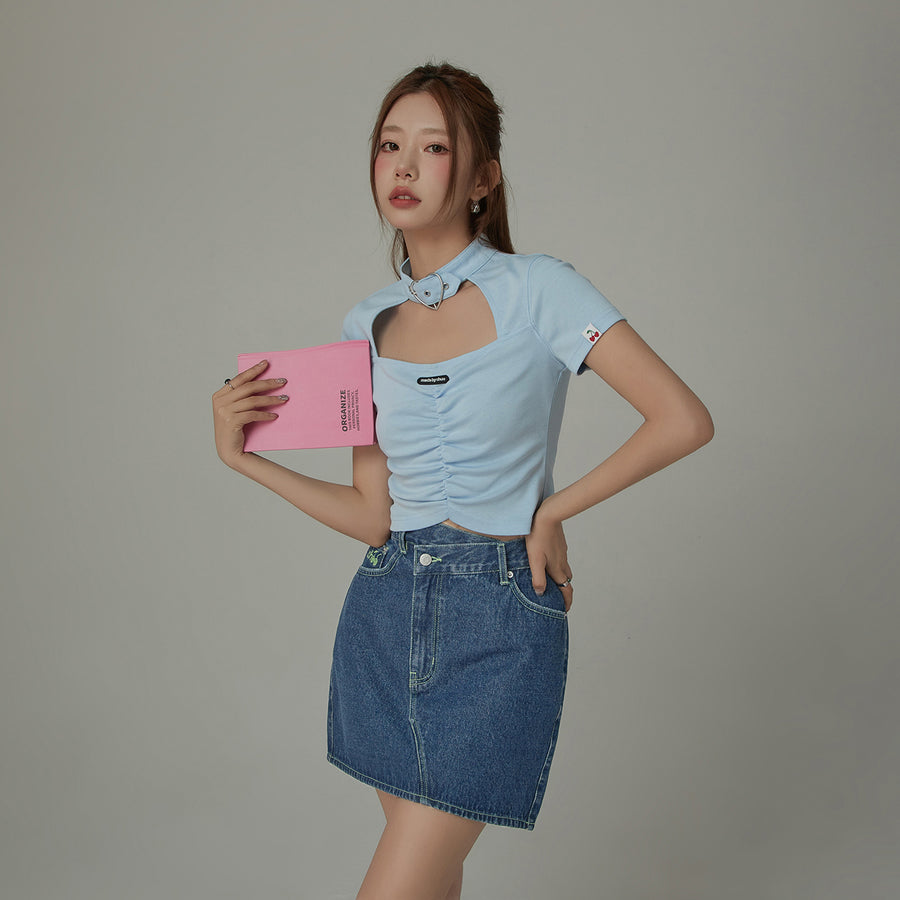 CHUU Belted Choker Front Cut Out Shirred T-Shirt