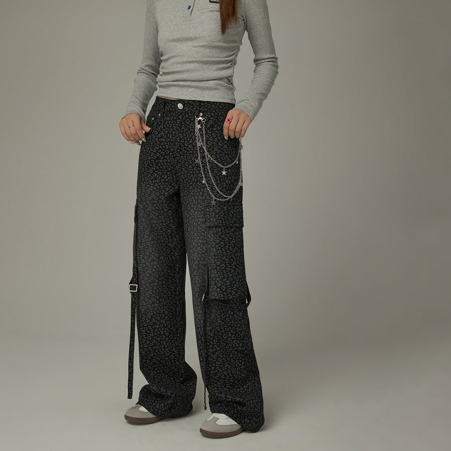 CHUU Leopard Cargo Strap Pocket Pants