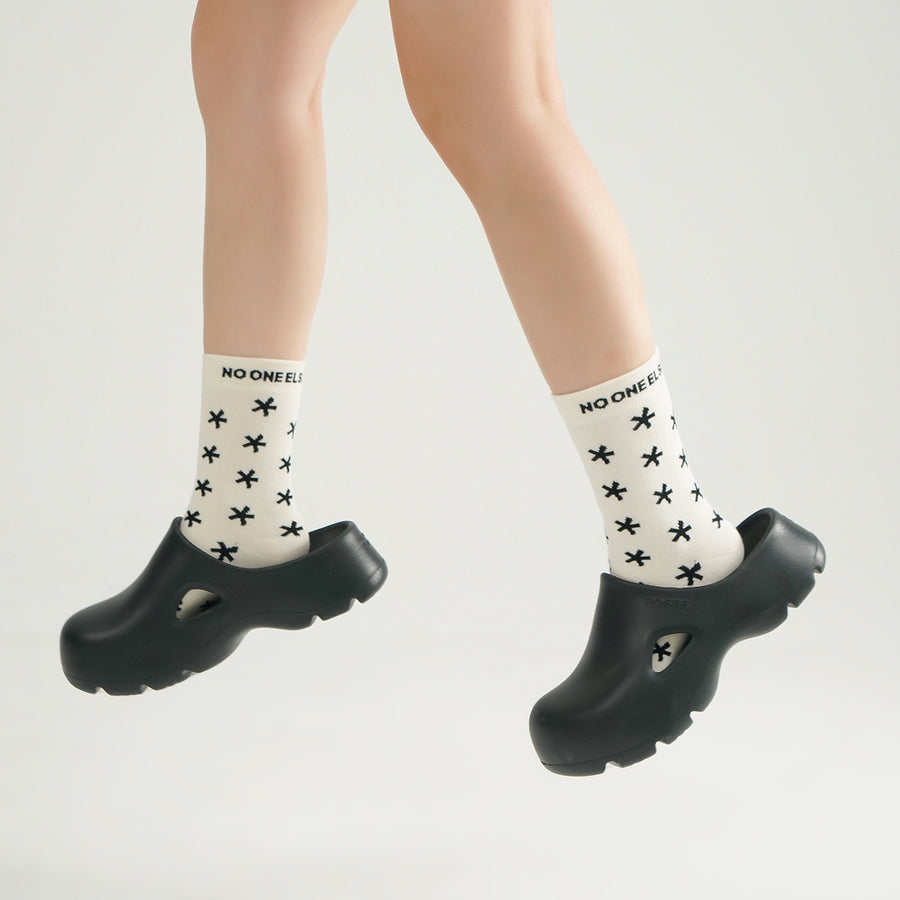 CHUU Dark Color Star Jacquard High Socks
