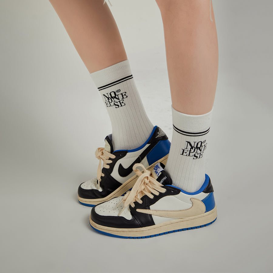 CHUU Classic Lettering Ribbed High Socks