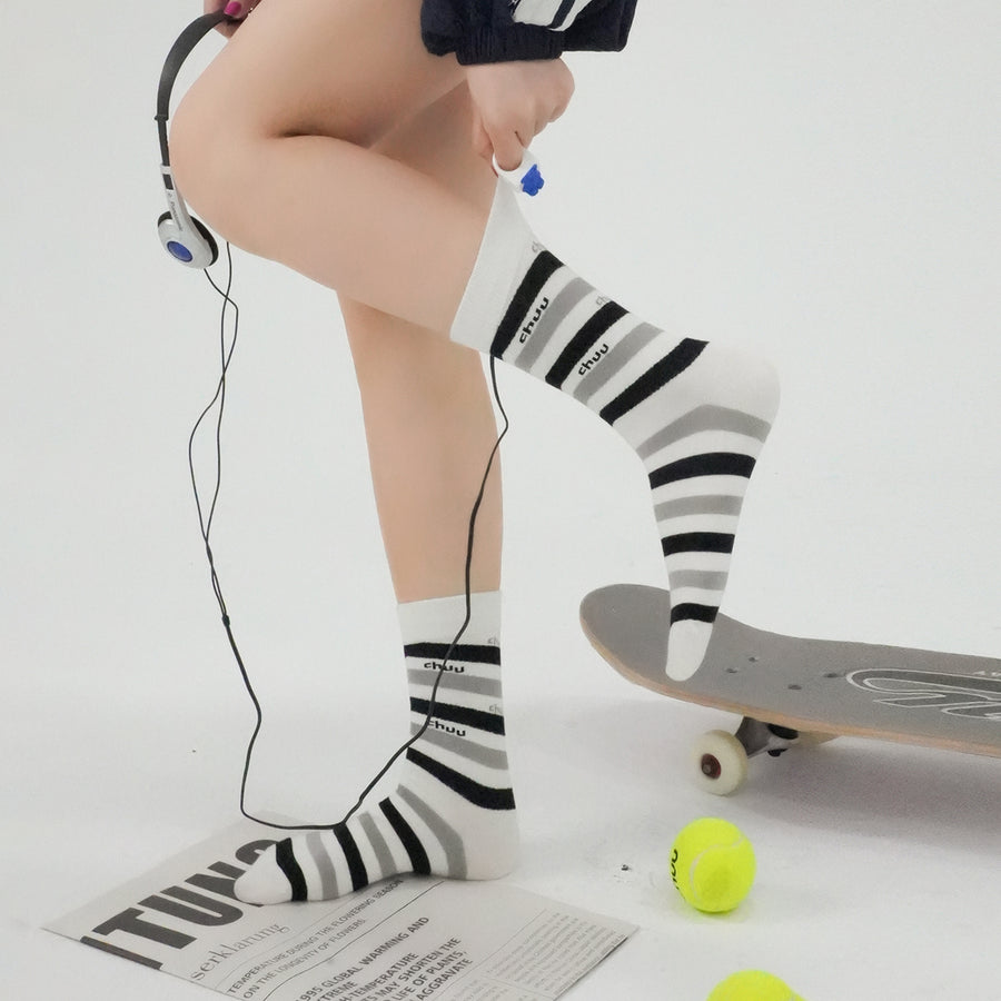 CHUU Two Toned Striped Chuu Lettering High Socks