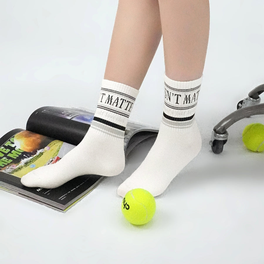 CHUU Size Doesnt Matter Lettering High Socks