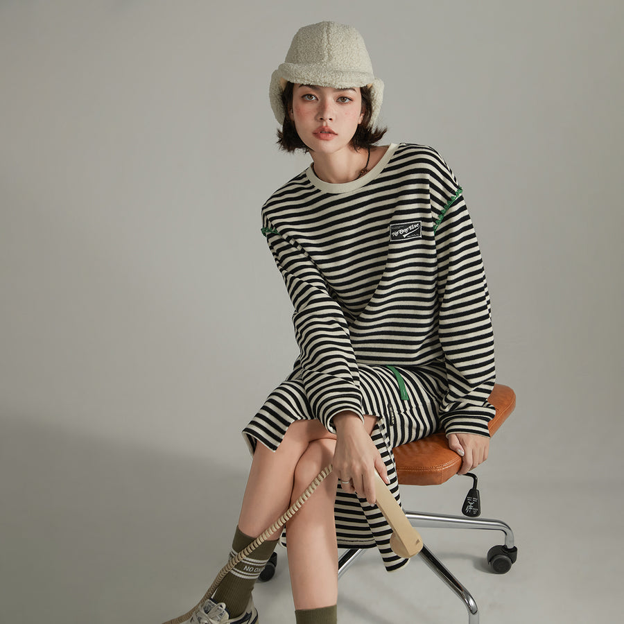 CHUU Stitch Stripe Simple Sweatshirt