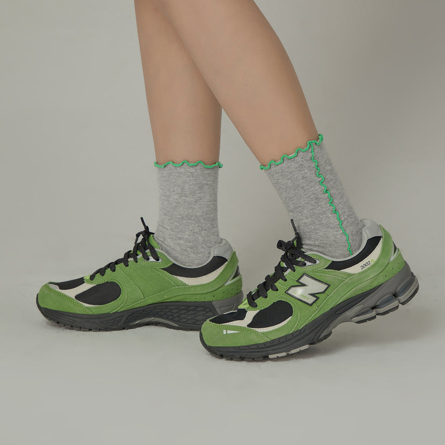 CHUU Frilly Color Lines High Socks