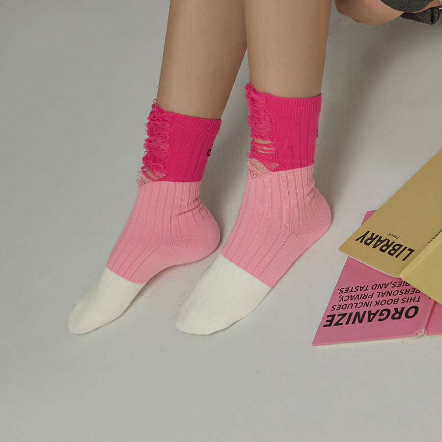 CHUU Cherry Color Distressed High Socks