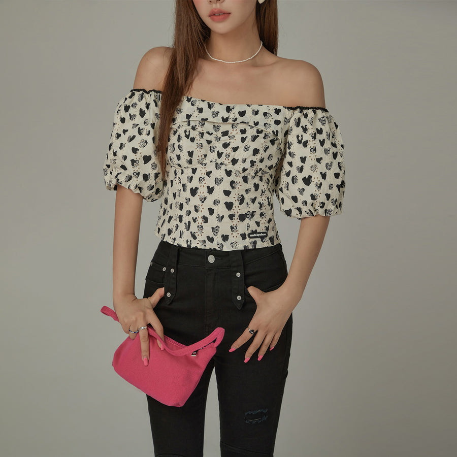 CHUU Heart Pattern Puff Sleeve Blouse