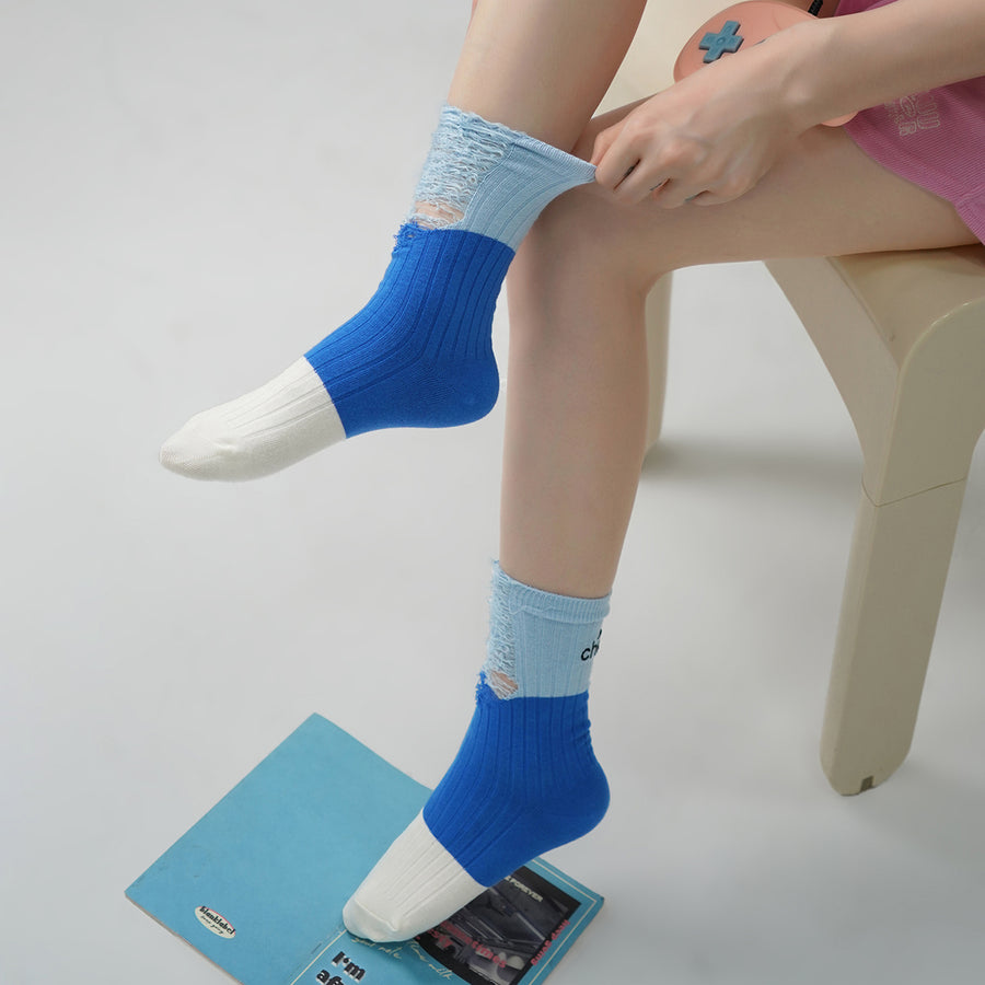 CHUU Cherry Color Distressed High Socks