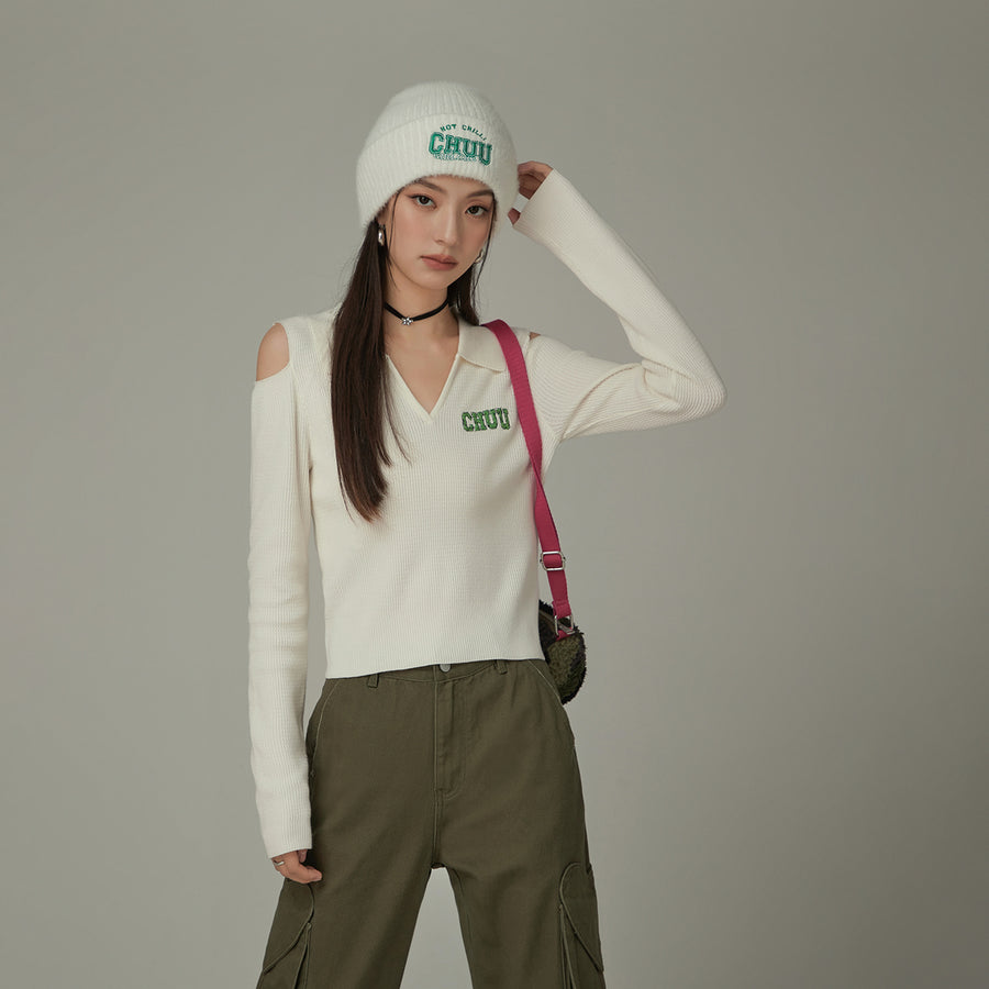 CHUU Logo V-Neck Open Shoulder Top