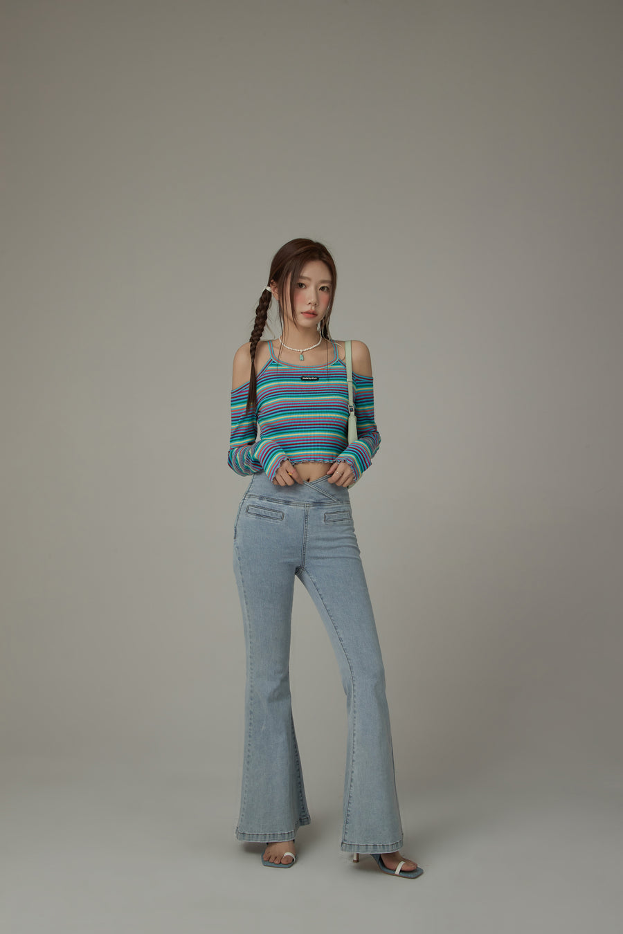 CHUU Off-The-Shoulder Striped T-Shirt