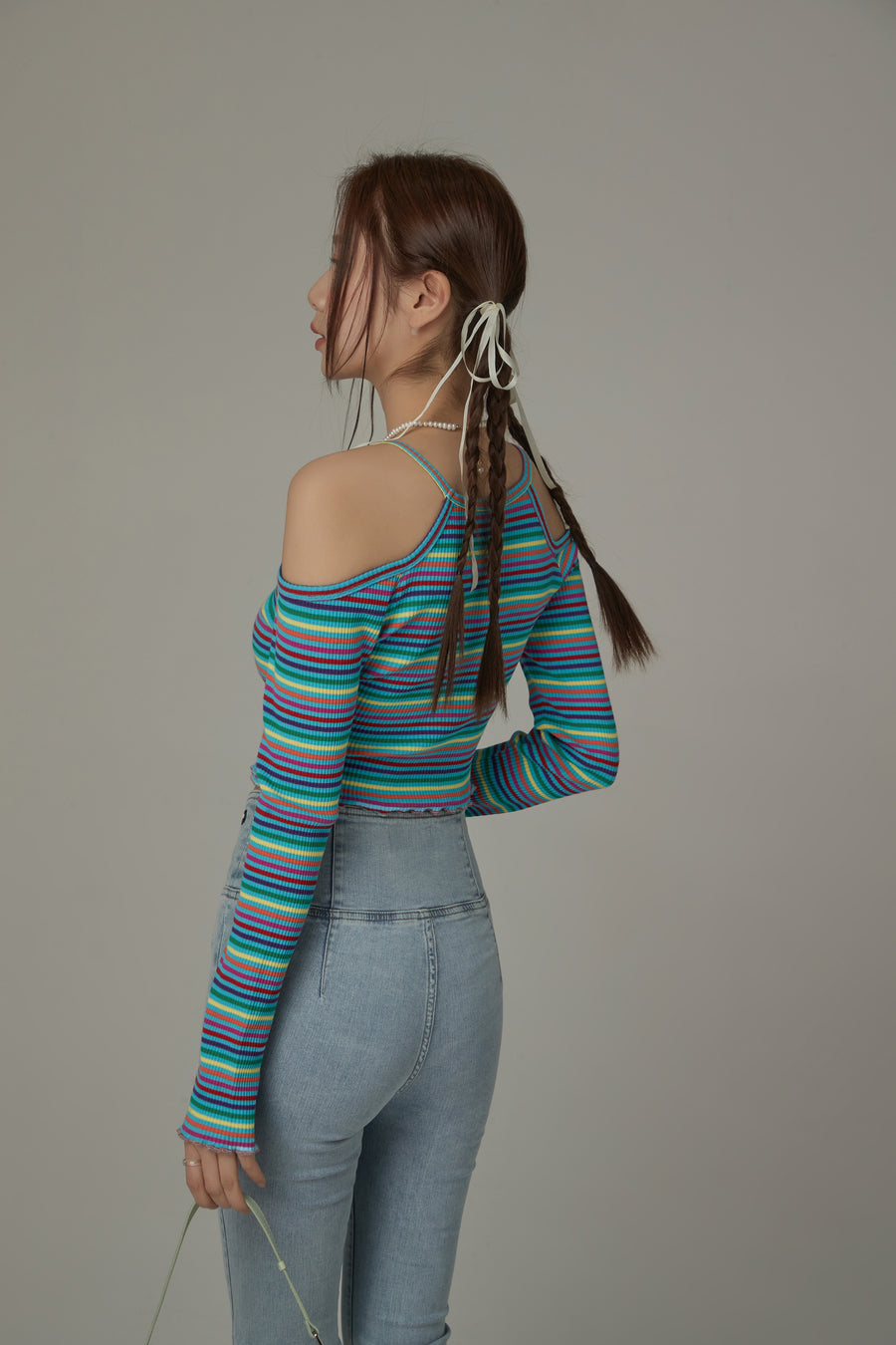 CHUU Off-The-Shoulder Striped T-Shirt