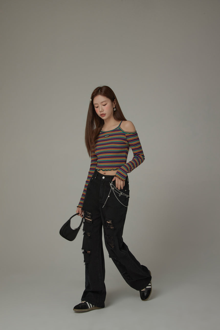 CHUU Off-The-Shoulder Striped T-Shirt