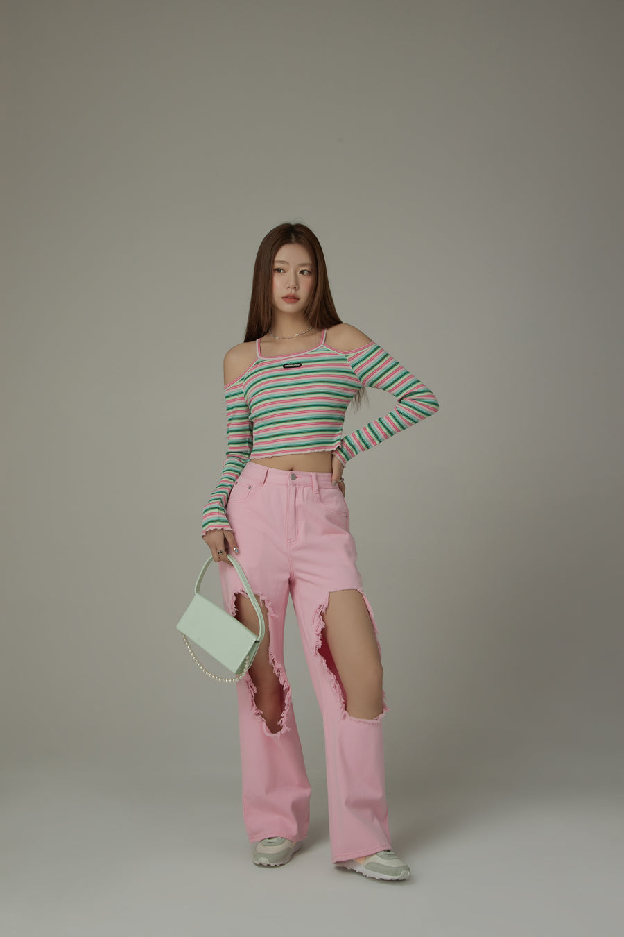 CHUU Off-The-Shoulder Striped T-Shirt