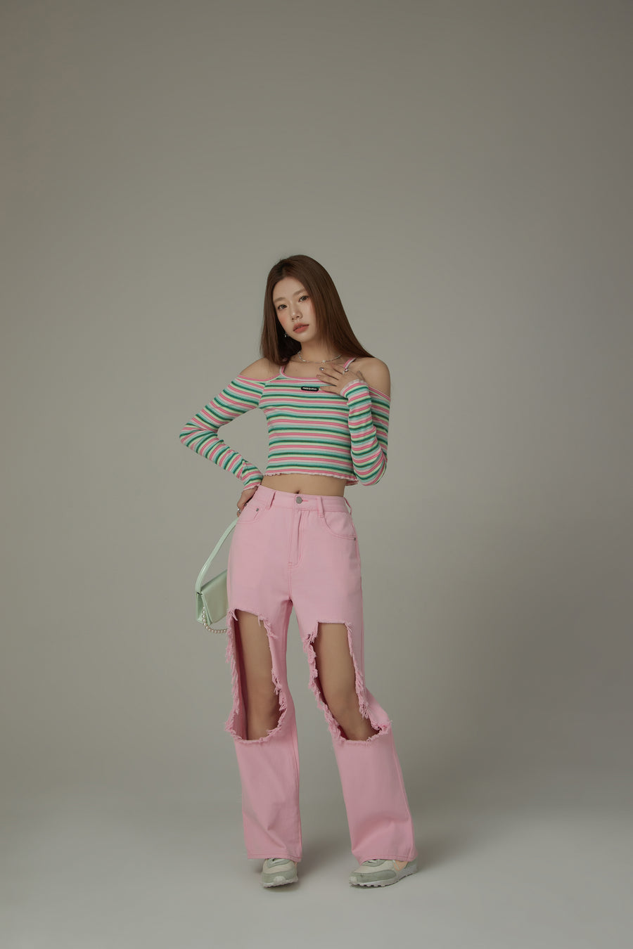 CHUU Off-The-Shoulder Striped T-Shirt