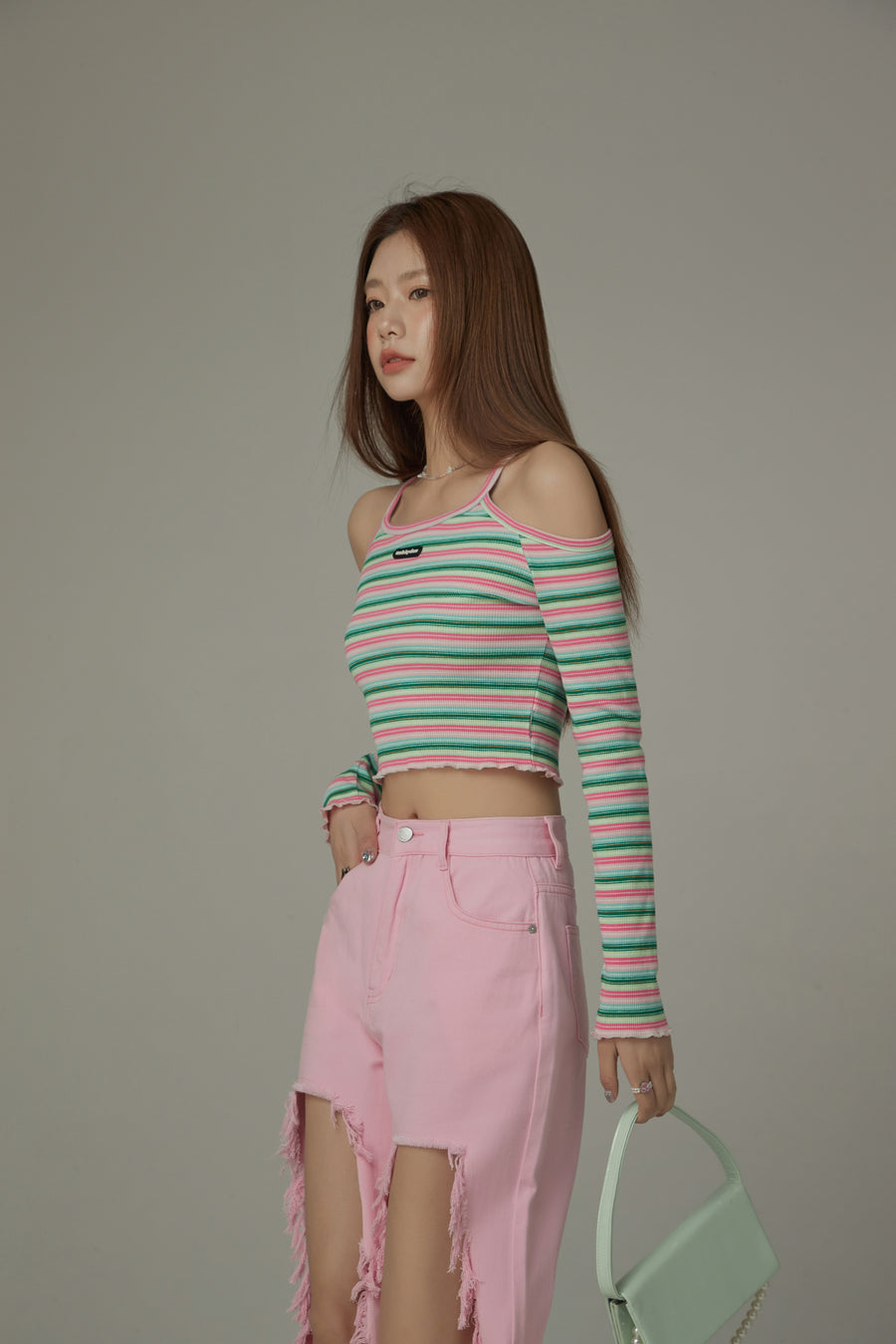 CHUU Off-The-Shoulder Striped T-Shirt