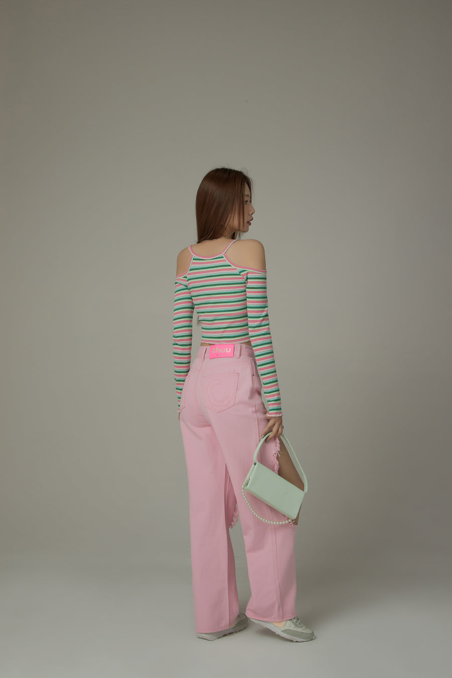 CHUU Off-The-Shoulder Striped T-Shirt