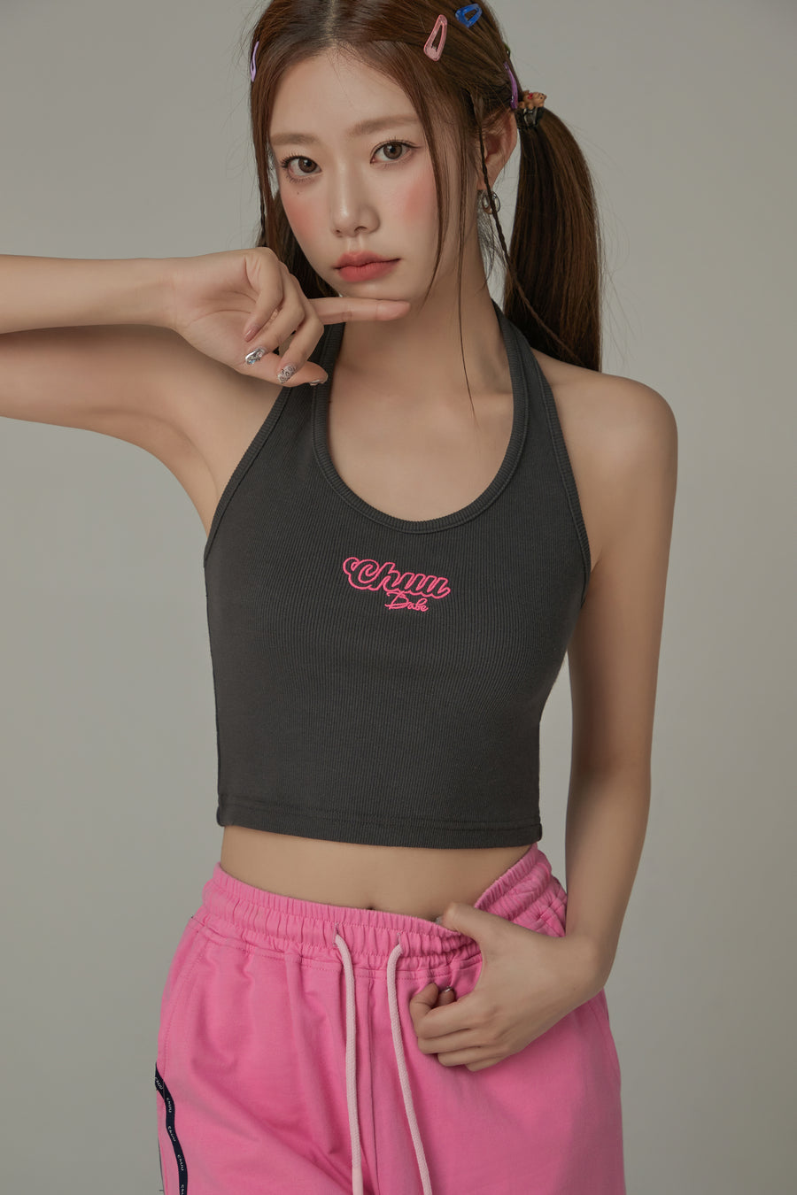 CHUU Halter Sleeveless Chuu Logo Crop Top