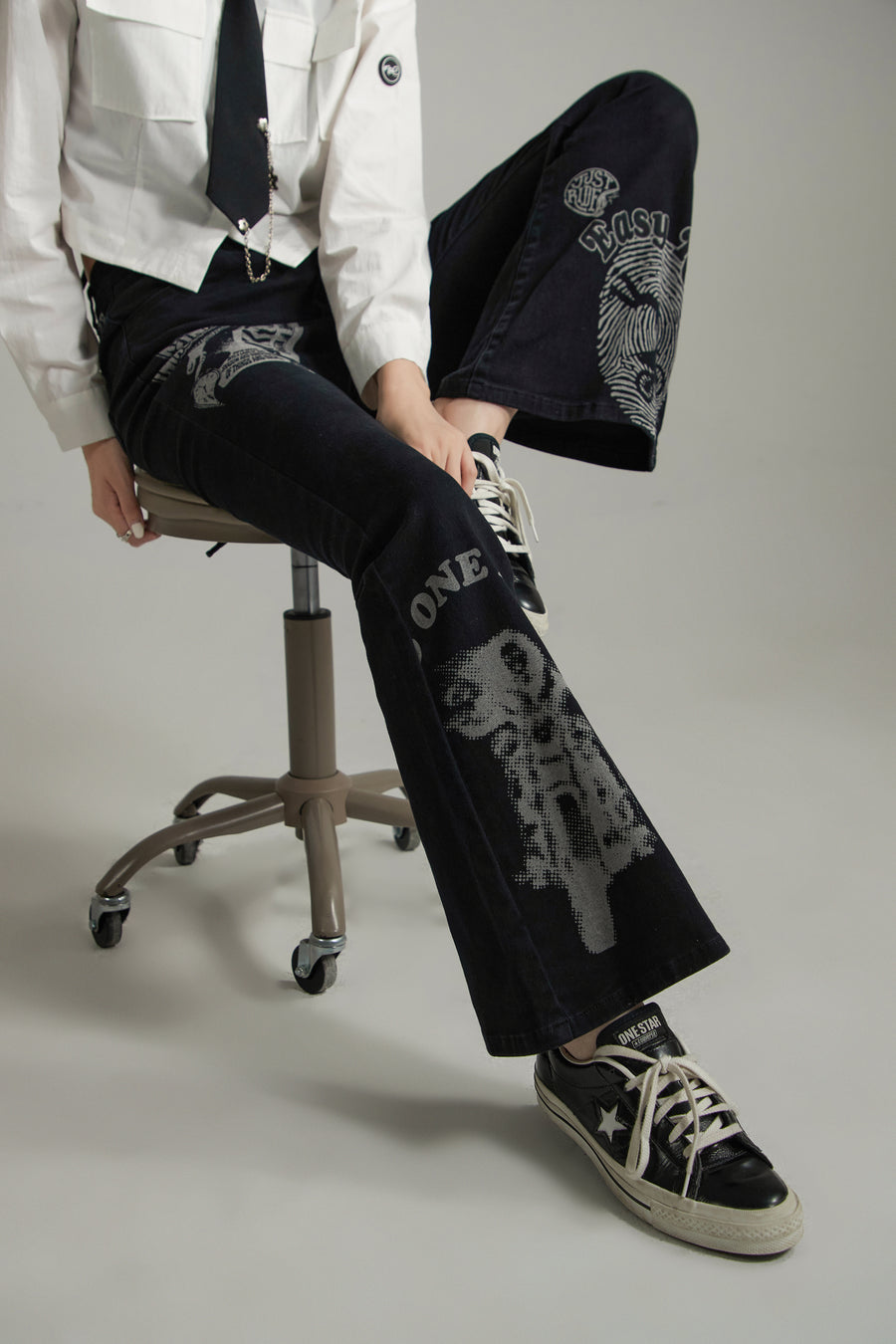 CHUU Easy Ride Printed Bootcut Pants