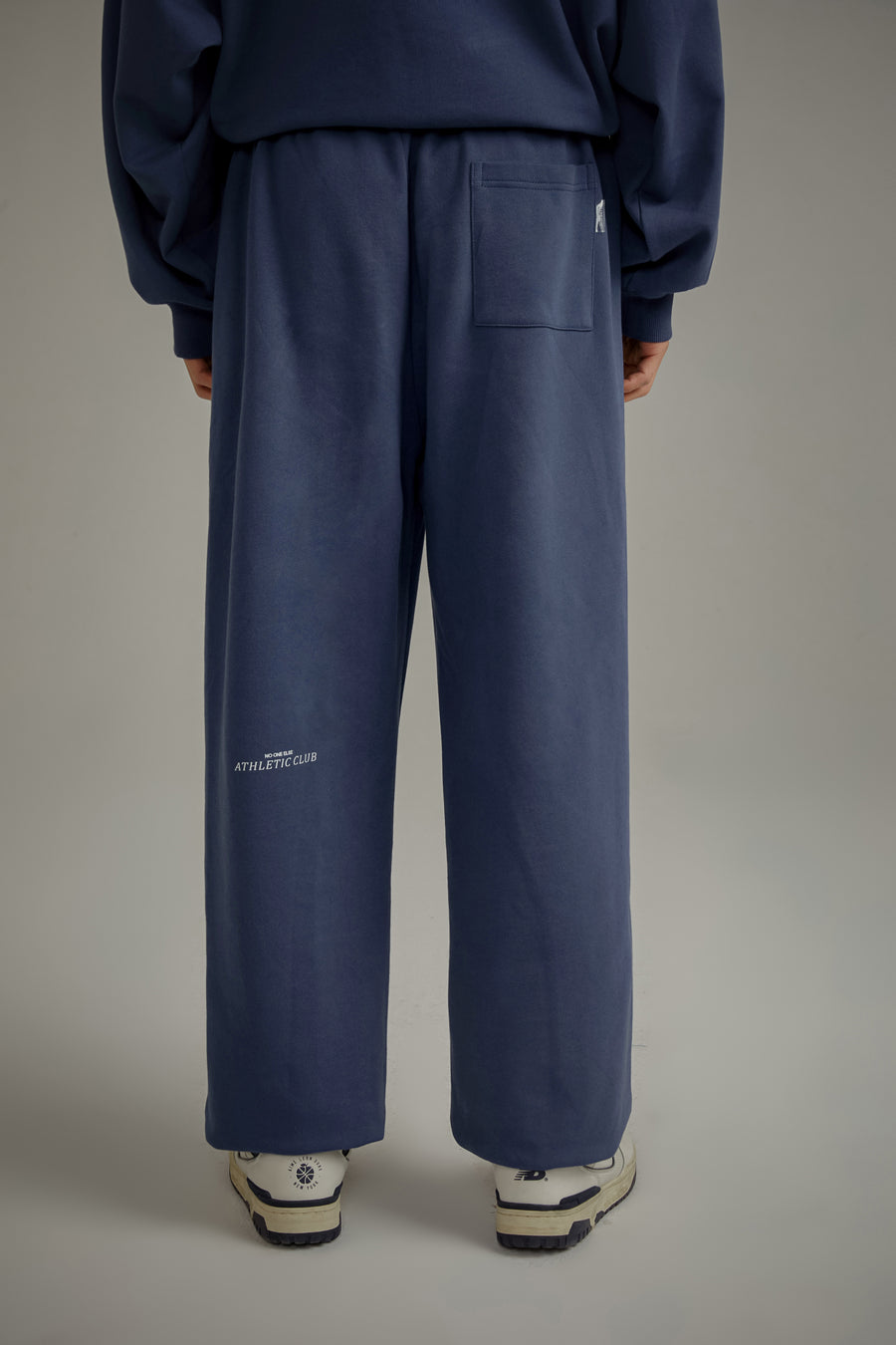 CHUU Embroidered Loose Fit Jogger Sweatpants