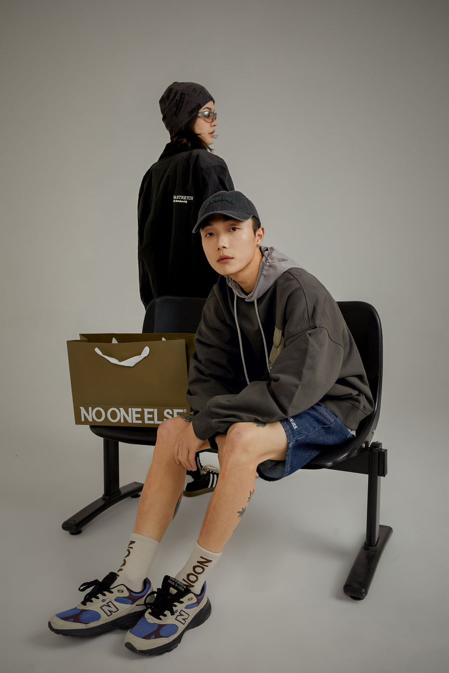 CHUU Pocket Loose Fit Sweatshirt