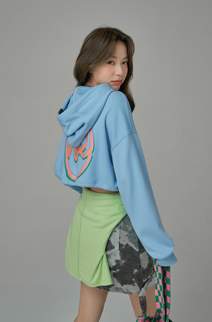 CHUU Bubble And Gum Cropped Hoodie