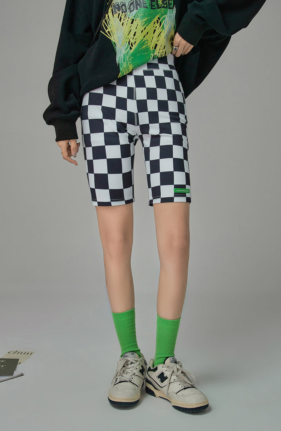 CHUU Here You Are Checkered Biker Leggings