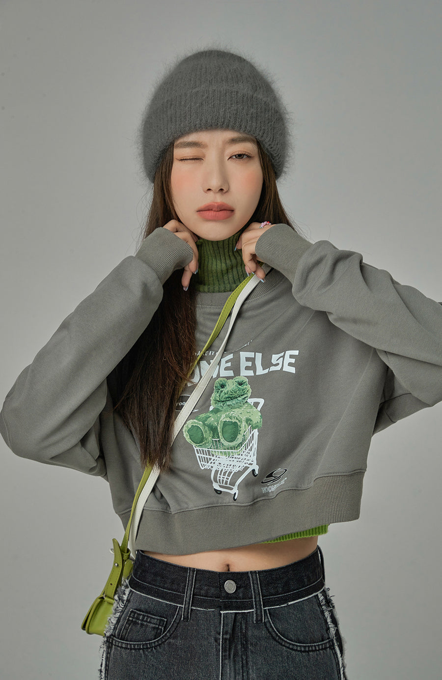 CHUU My Personal Calling Cropped Sweatshirt