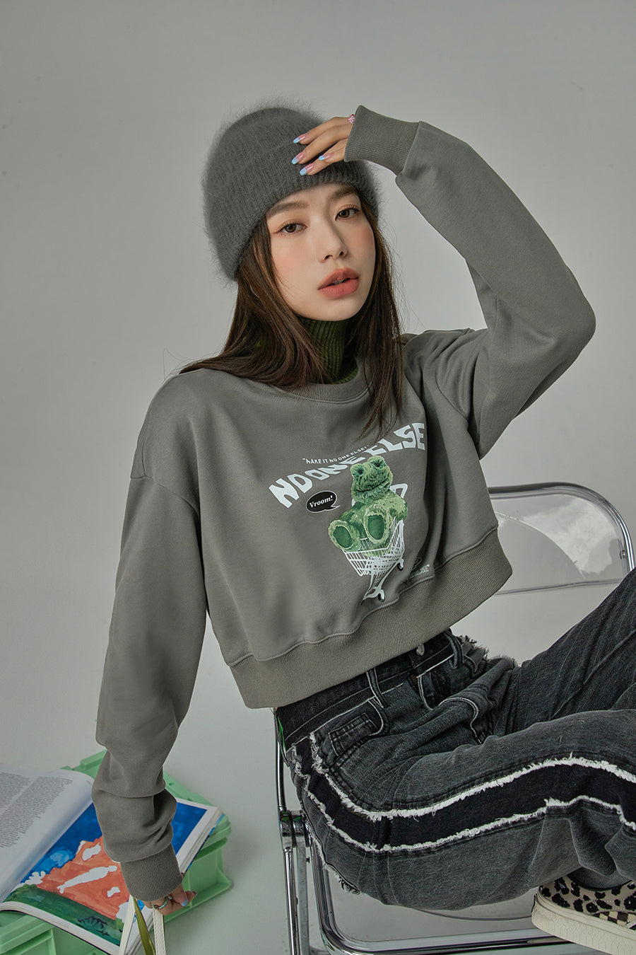 CHUU My Personal Calling Cropped Sweatshirt