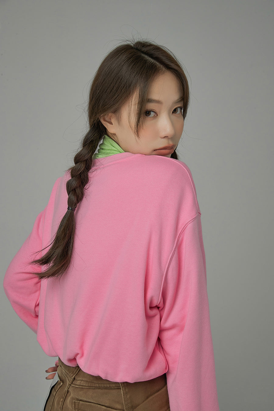 CHUU Visual Search Cropped Sweatshirt