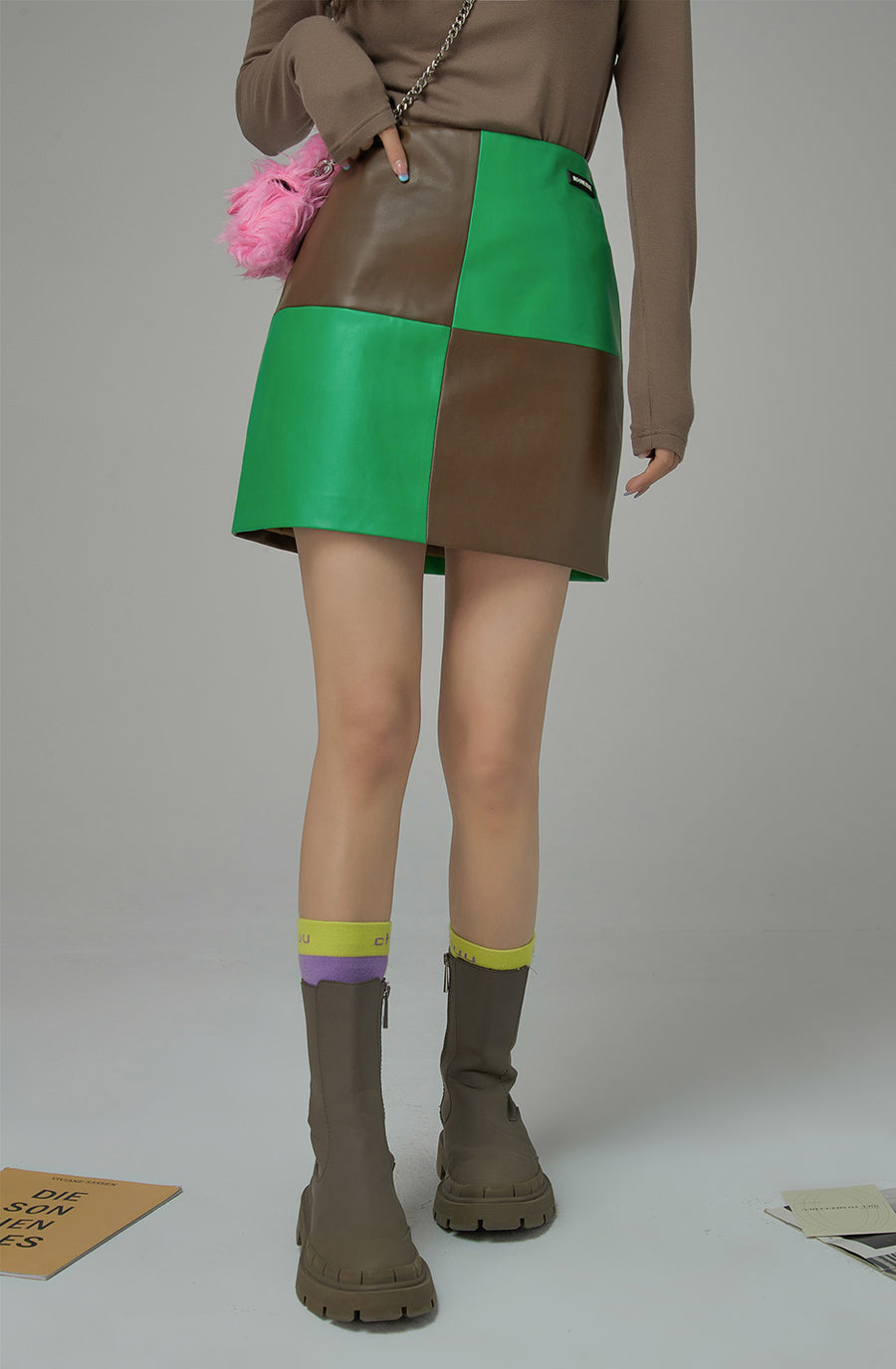 CHUU Full Check-Up Leather Skirt