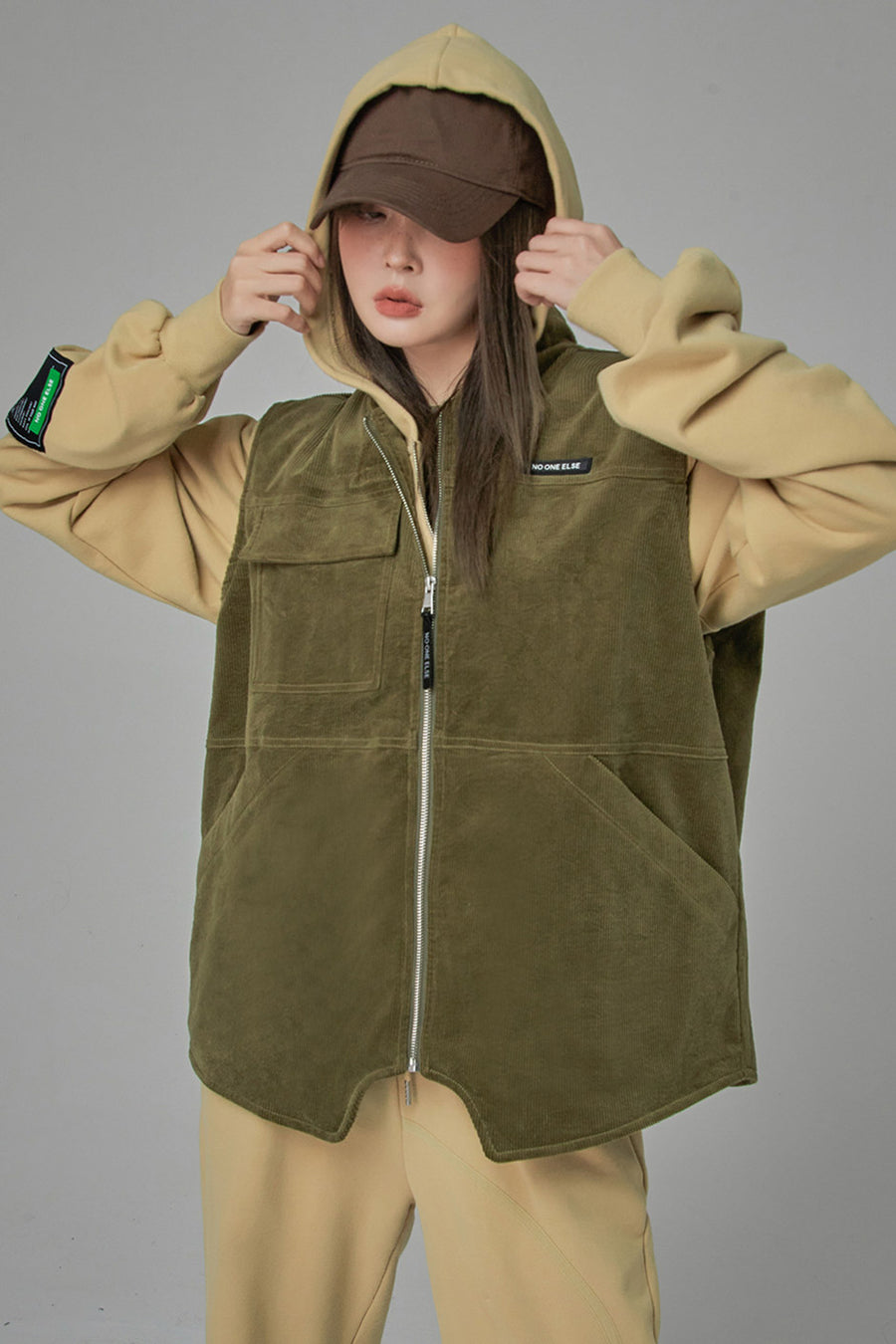 CHUU Industrial Design Corduroy Vest