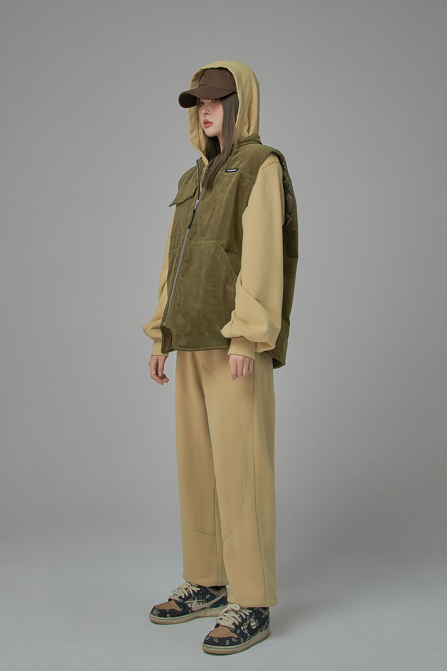 CHUU Industrial Design Corduroy Vest