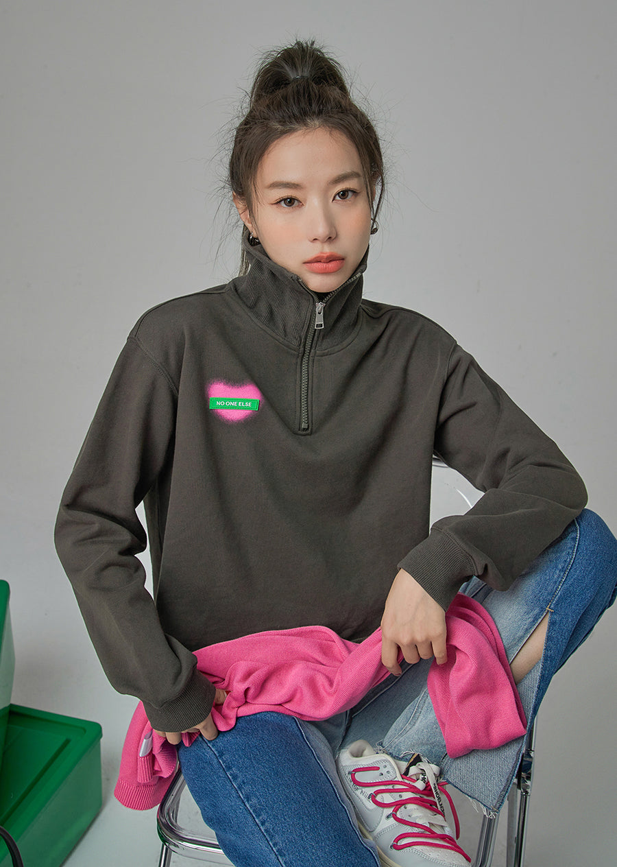 CHUU The Secret Garden Half Zip-Up Sweatshirt