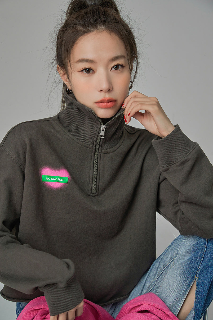 CHUU The Secret Garden Half Zip-Up Sweatshirt