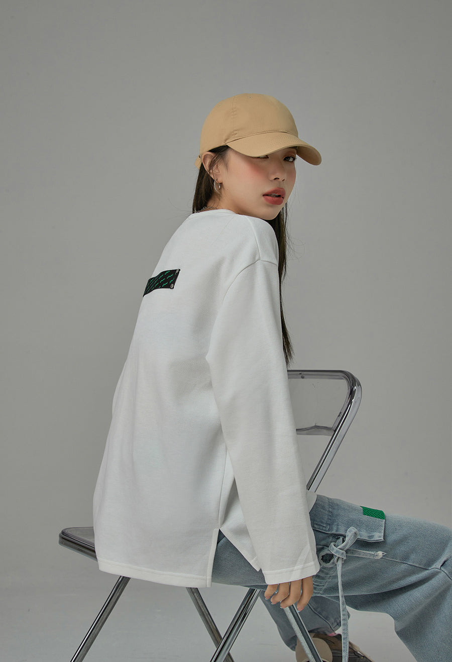 CHUU Oh What A World Sweatshirt