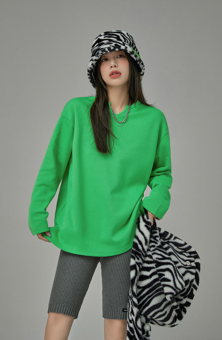 CHUU Oh What A World Sweatshirt