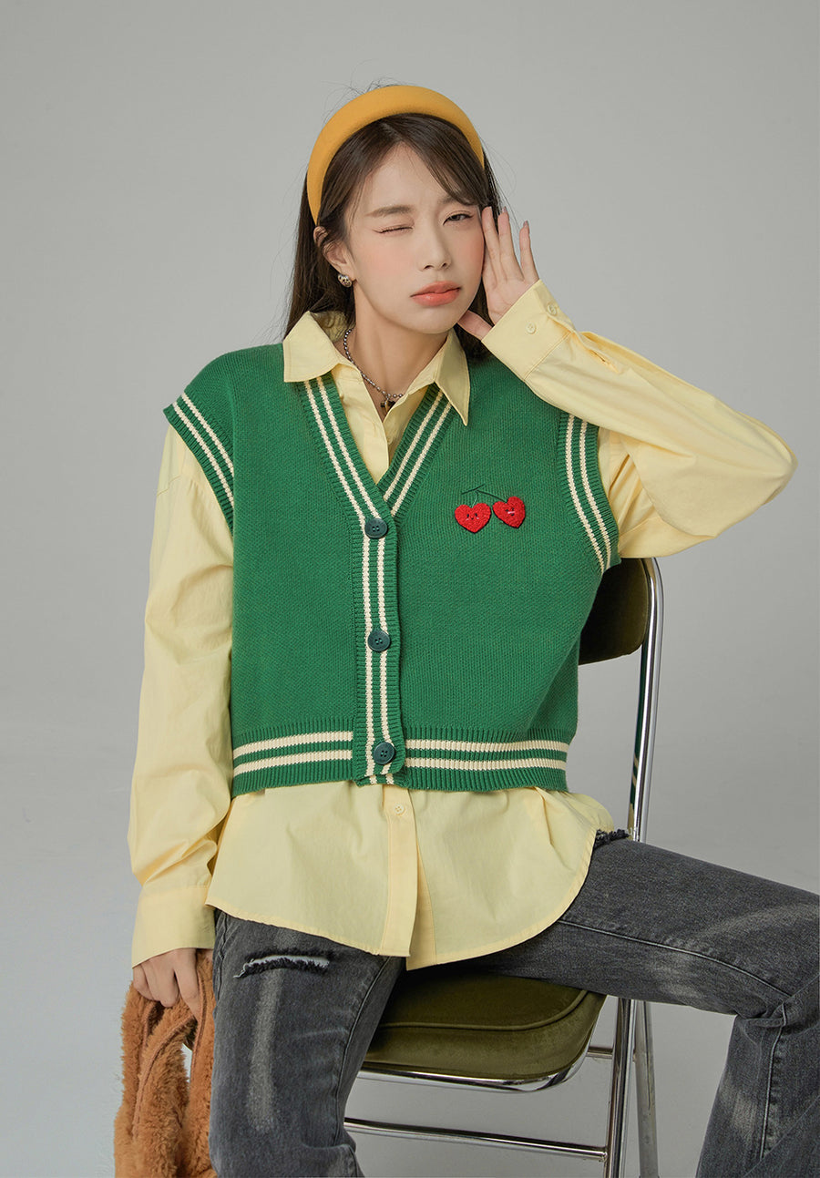 CHUU Heart And Cherry Knit Vest