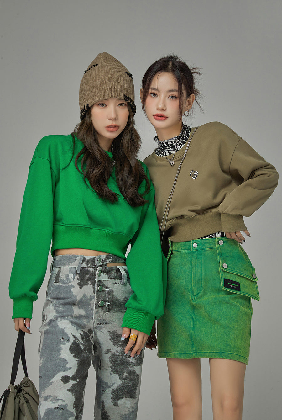 CHUU Show Me Style Cropped Sweatshirt