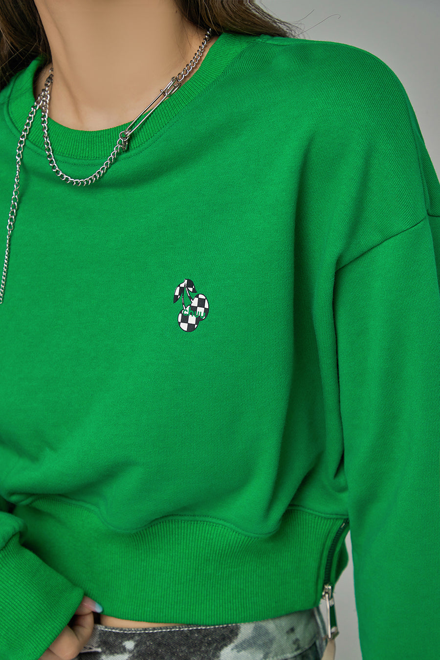 CHUU Show Me Style Cropped Sweatshirt